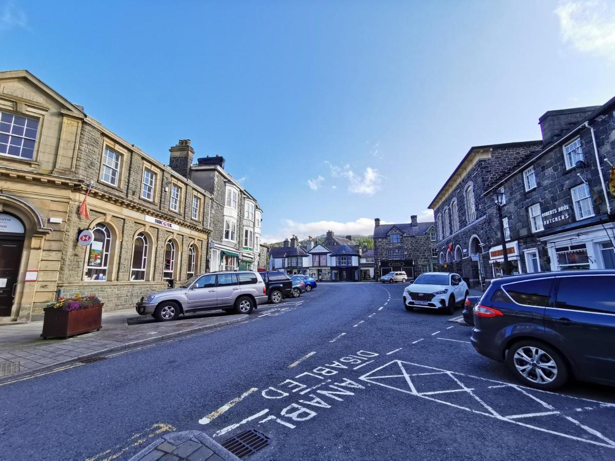 Eldon Row - Stylish Character Apartments - Central Location 1 & 2 Bed Available Dolgellau Exterior photo