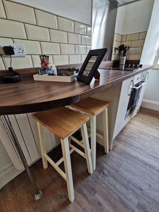 Eldon Row - Stylish Character Apartments - Central Location 1 & 2 Bed Available Dolgellau Exterior photo