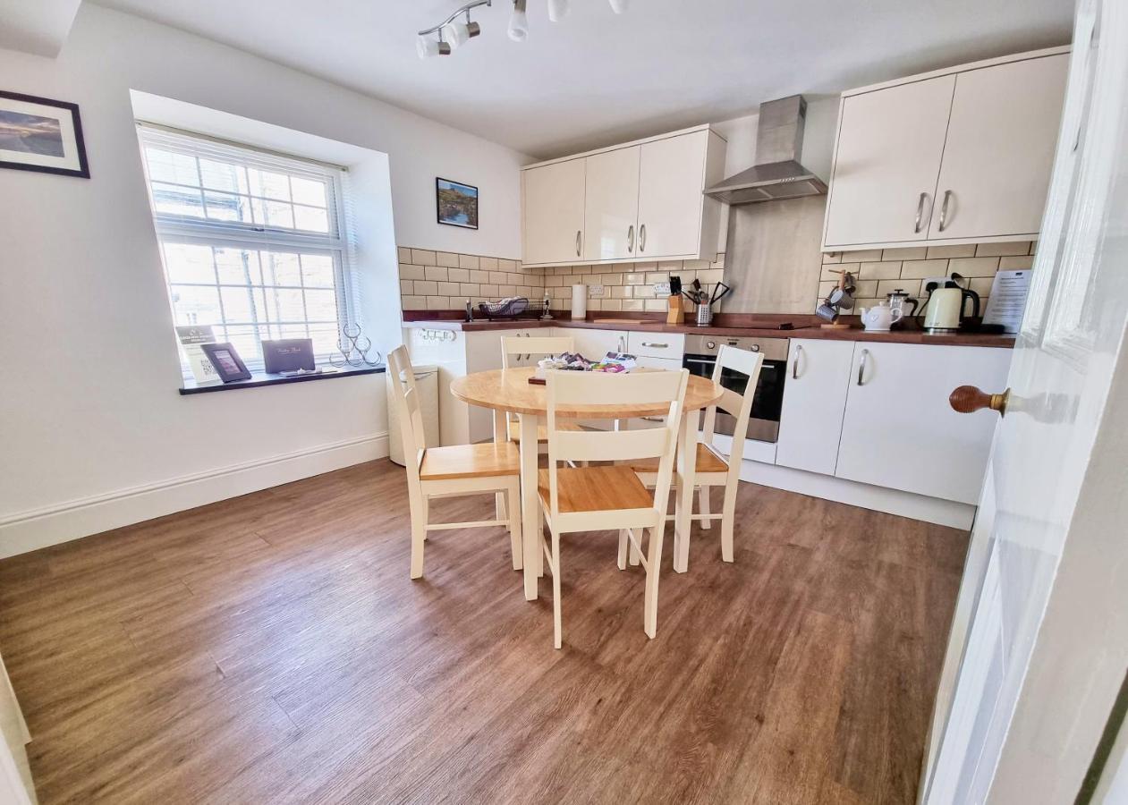 Eldon Row - Stylish Character Apartments - Central Location 1 & 2 Bed Available Dolgellau Exterior photo