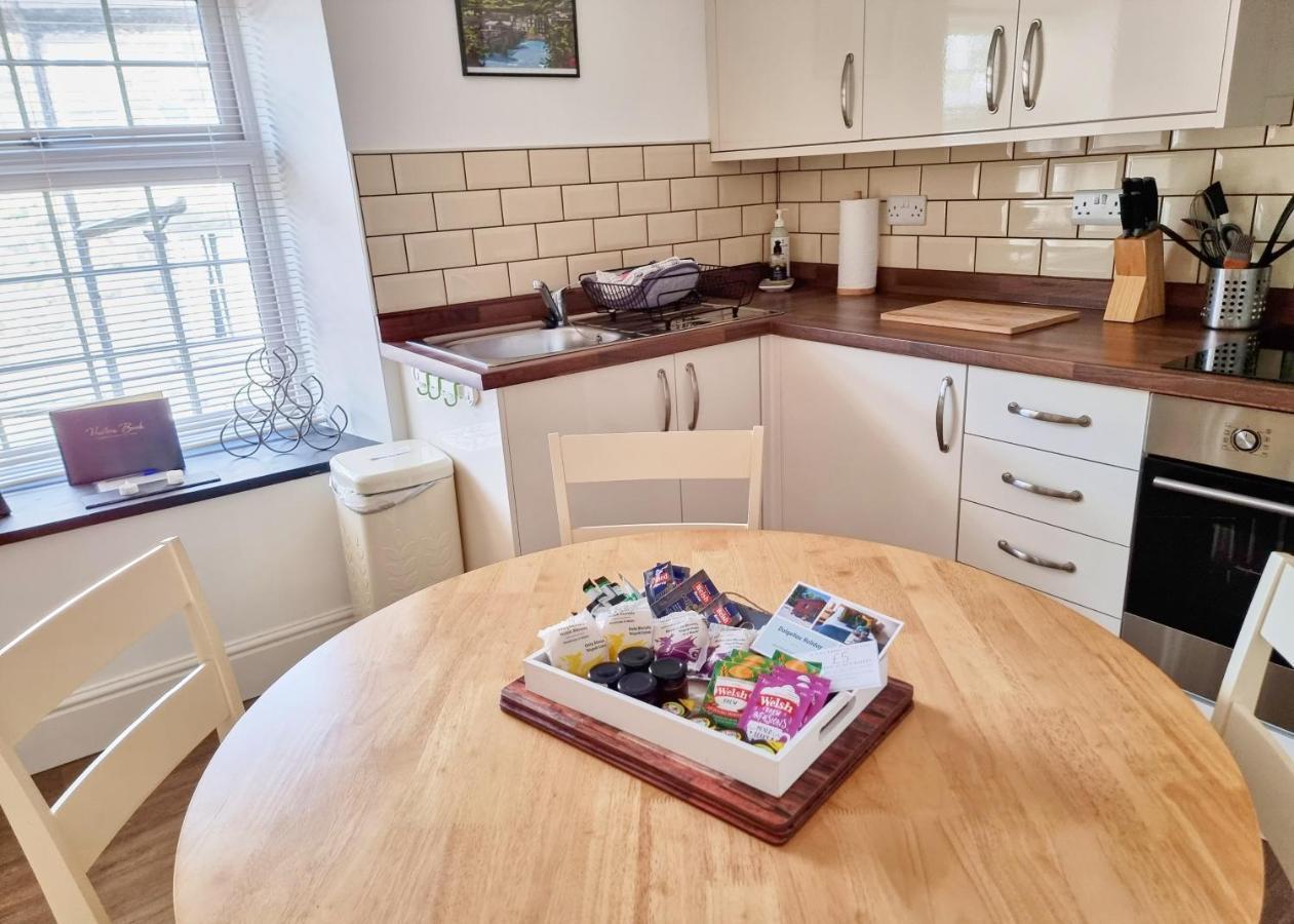 Eldon Row - Stylish Character Apartments - Central Location 1 & 2 Bed Available Dolgellau Exterior photo