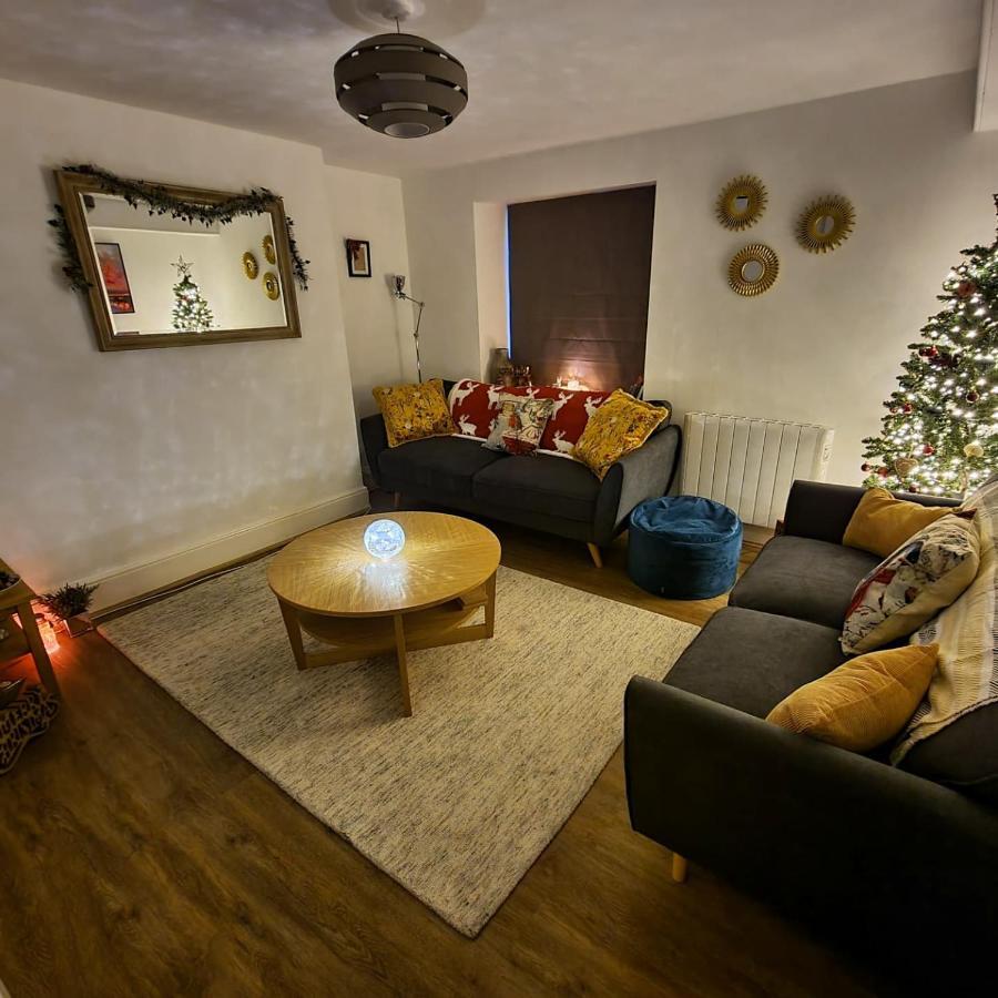 Eldon Row - Stylish Character Apartments - Central Location 1 & 2 Bed Available Dolgellau Exterior photo